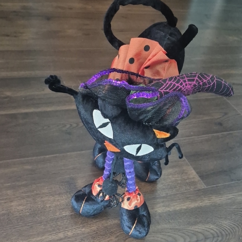 Pier 1 Halloween Cat With Weighted Feet And Dangling Spiders. RARE Find.